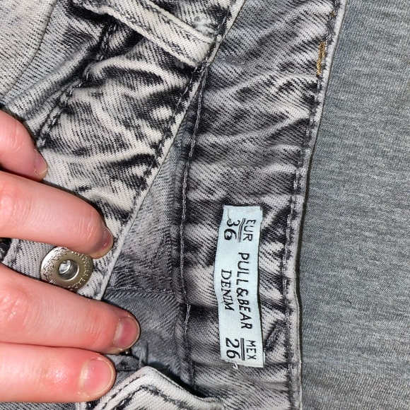 Pull & Bear denim shorts 26W - Picture 3 of 3